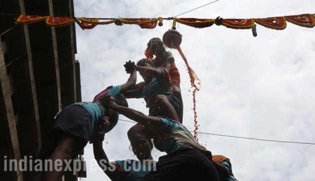 Krishna Janmashtami 2017, janmashtami, krishna janmashtami, dahi handi, dahi handi photos, dahi handi mumbai, mumbai dahi handi celebrations, happy janmashtami, lord krishna, janmashtami photos, happy janmashtami pictures, janmashtami preperations, indian festival, festival photos, indian express