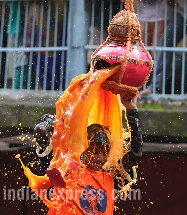Krishna Janmashtami 2017, janmashtami, krishna janmashtami, dahi handi, dahi handi photos, dahi handi mumbai, mumbai dahi handi celebrations, happy janmashtami, lord krishna, janmashtami photos, happy janmashtami pictures, janmashtami preperations, indian festival, festival photos, indian express