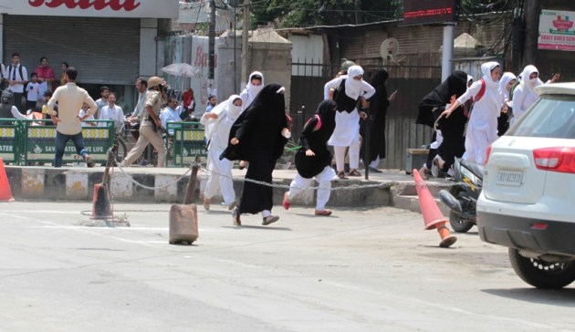Abu Dujana, Jammu and Kashmir, Lashkar e Taiba, Pulwama encounter, pulwama encounter photos, pulwama protests, pulwama protest photos, abu danjana encounter photos, Abu Dujana killed, LeT Commander killed, LeT terrorist killed, Lashkar e Taiba, LeT militant Abu Dujana,Kashmir LeT terrorist, latest photos, indian express