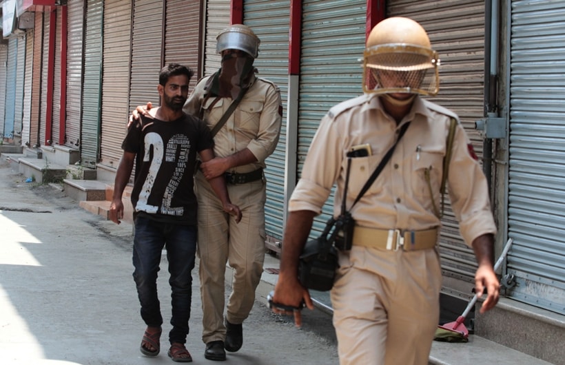 Abu Dujana, Jammu and Kashmir, Lashkar e Taiba, Pulwama encounter, pulwama encounter photos, pulwama protests, pulwama protest photos, abu danjana encounter photos, Abu Dujana killed, LeT Commander killed, LeT terrorist killed, Lashkar e Taiba, LeT militant Abu Dujana,Kashmir LeT terrorist, latest photos, indian express