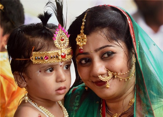 Krishna Janmashtami 2017, janmashtami, krishna janmashtami, happy janmashtami, lord krishna, krishna jayanti, sri krishna jayanti, janmashtami photos, happy janmashtami pictures, janmashtami preperations, indian festival, festival photos, janmashtami celebrations, indian express