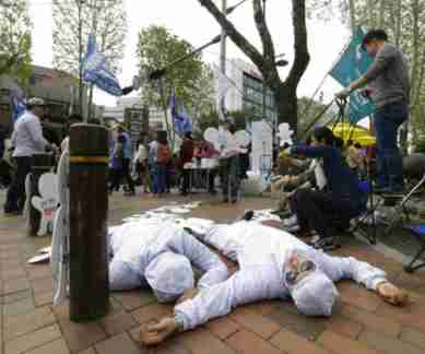 Samsung, South Korea Supreme Court, Samsung LCD plant, former Samsung worker multiple sclerosis, working hazards, workplace conditions, Samsung ruling, worker exposure levels, Samsung factory toxin disclosure, Samsung compensation
