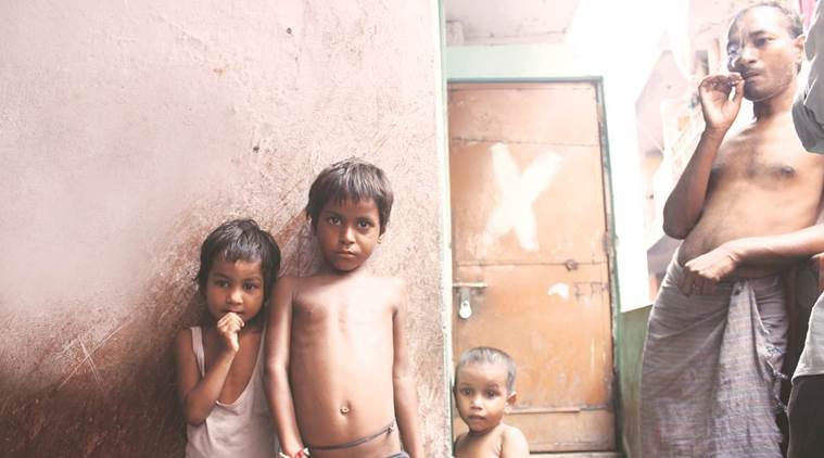 seelampur, east delhi, one room house, bpl family, below poverty line, child dies falling in boiling tea, indian express