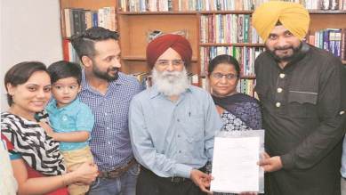 Eminent poet Surjit Patar is new Punjab Arts Council chief | Chandigarh  News - The Indian Express