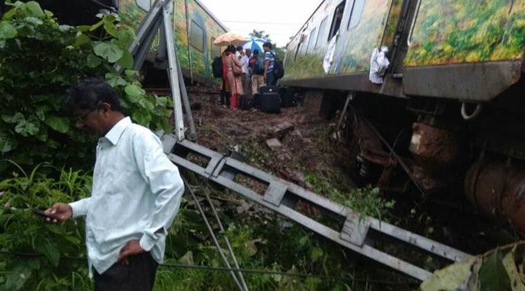 Nagpur-Mumbai Duronto Express, nagpur mumbai train derailed, duronto express, Duranto Express Derailment, nagpur mumbai duronto derails, train accident, duranto accident, nagpur mumbai duranto express, nagpur mumbai train derails, indian express news