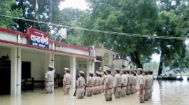 police in water independence day, up police independence day viral photo, independence day photos, indian express, indian express news