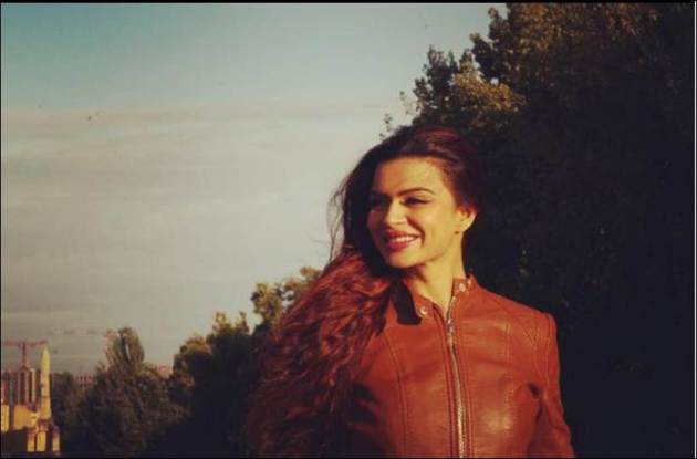 aashka goradia, aashka hot photos, aashka goradia tv shows, aashka goradia fiance