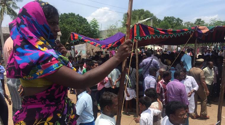 Amidst slogans against Centre and #NEET, hundreds pay last respects to #Anitha at her Ariyalur village