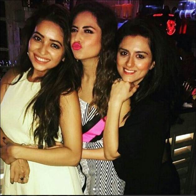 asha sargun ridhi images, sargun mehta, sargun birthday bash, ridhi dogra images