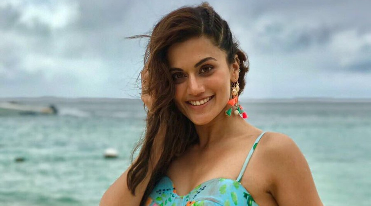 taapsee pannu hot bikini