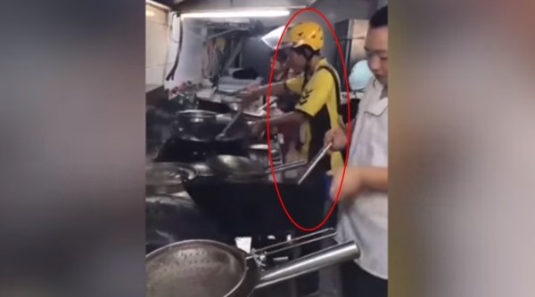 funny videos, funny delivery man videos, viral videos, funny restaurant videos, indian express, indian express news