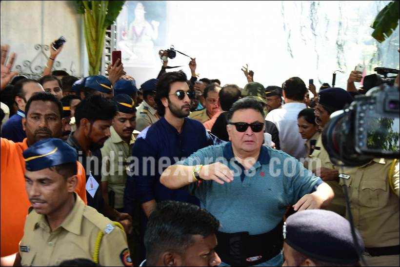ganesh visarjan photos, ranbir kapoor, ranbir kapoor rishi kapoor images, ranbir rishi photos, ranbir kapoor ganesh chaturthi
