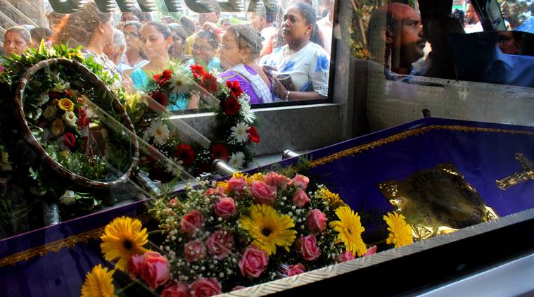 elphinstone stampede, mumbai stampede, elphinstone station stampede, mumbai stampede death toll, elphinstone road railway station, mumbai foot overbridge stampede, mumbai station stampede, Devendra Fadnavis, india news, Indian express