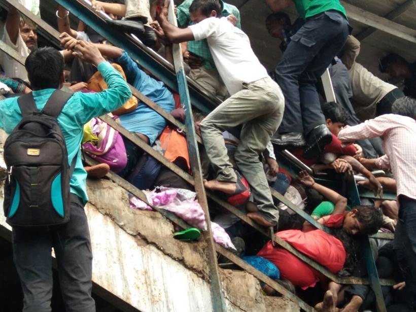 elphinstone stampede, elphinstone station, Elphinstone station stampede, prabhadevi station stampede pics, mumbai local stampede, elphinstone pics, elphinestone railway station stampede, elphinestone stampede images, elphinestone station photos, indian express