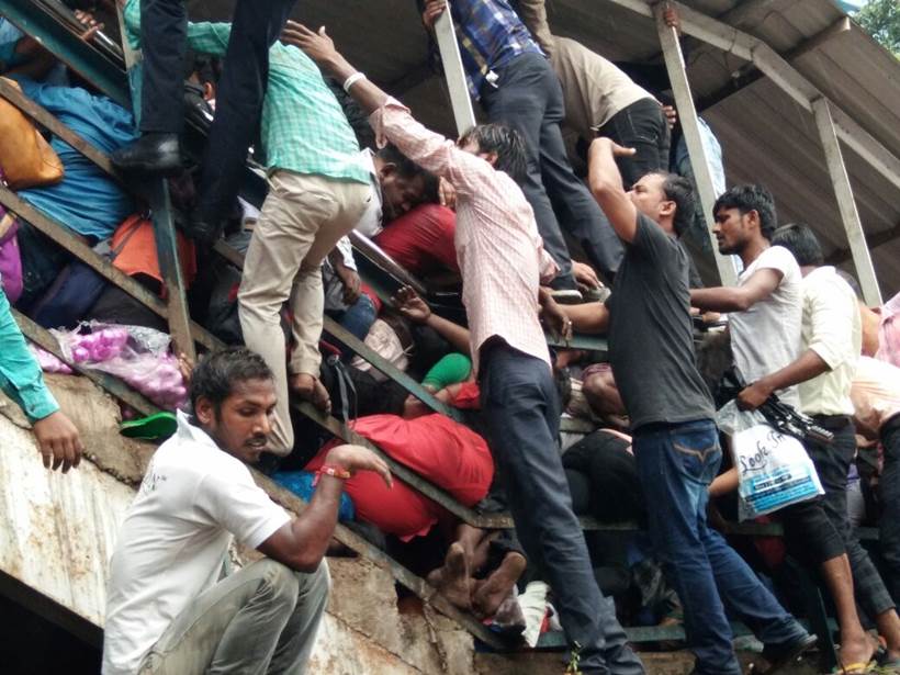elphinstone stampede, elphinstone station, Elphinstone station stampede, prabhadevi station stampede pics, mumbai local stampede, elphinstone pics, elphinestone railway station stampede, elphinestone stampede images, elphinestone station photos, indian express
