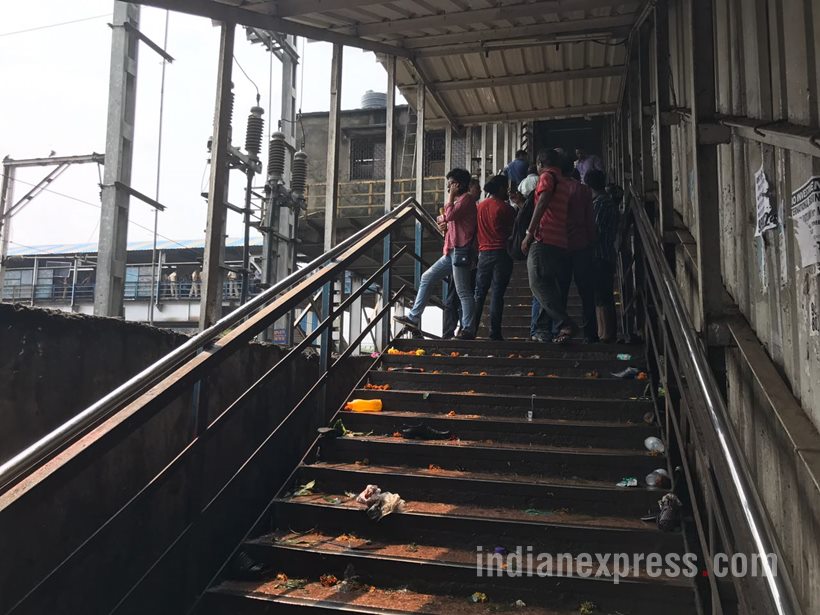 elphinstone stampede, elphinstone station, Elphinstone station stampede, prabhadevi station stampede pics, mumbai local stampede, elphinstone pics, elphinestone railway station stampede, elphinestone stampede images, elphinestone station photos, indian express