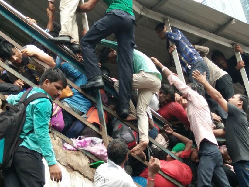 elphinstone stampede, elphinstone station, Elphinstone station stampede, prabhadevi station stampede pics, mumbai local stampede, elphinstone pics, elphinestone railway station stampede, elphinestone stampede images, elphinestone station photos, indian express