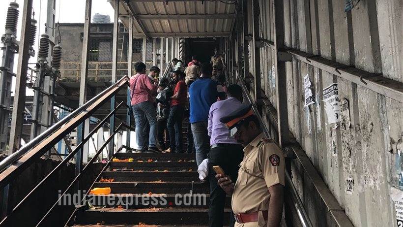 elphinstone stampede, elphinstone station, Elphinstone station stampede, prabhadevi station stampede pics, mumbai local stampede, elphinstone pics, elphinestone railway station stampede, elphinestone stampede images, elphinestone station photos, indian express