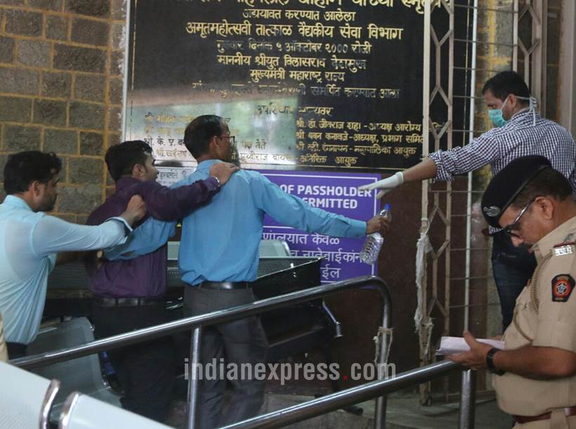 elphinstone stampede, elphinstone station, Elphinstone station stampede, prabhadevi station stampede pics, mumbai local stampede, elphinstone pics, elphinestone railway station stampede, elphinestone stampede images, elphinestone station photos, indian express