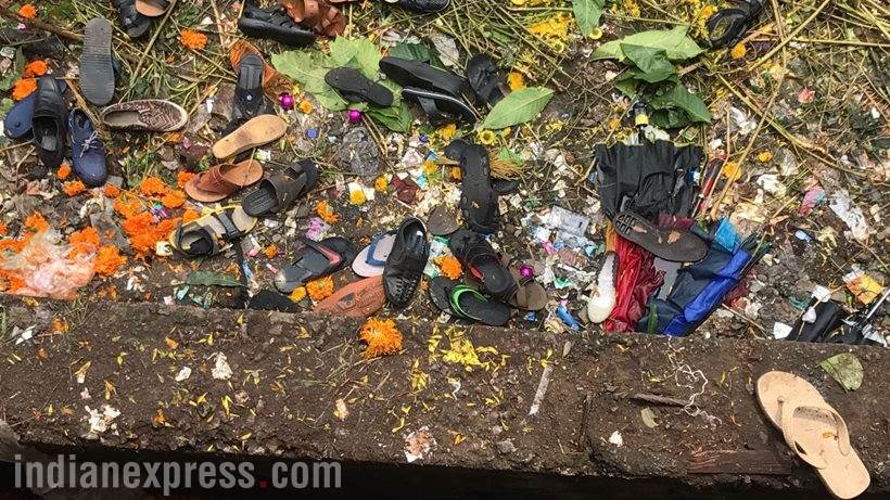 elphinstone stampede, elphinstone station, Elphinstone station stampede, prabhadevi station stampede pics, mumbai local stampede, elphinstone pics, elphinestone railway station stampede, elphinestone stampede images, elphinestone station photos, indian express