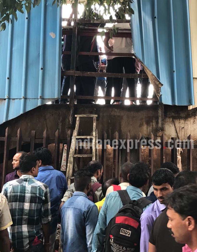 elphinstone stampede, elphinstone station, Elphinstone station stampede, prabhadevi station stampede pics, mumbai local stampede, elphinstone pics, elphinestone railway station stampede, elphinestone stampede images, elphinestone station photos, indian express