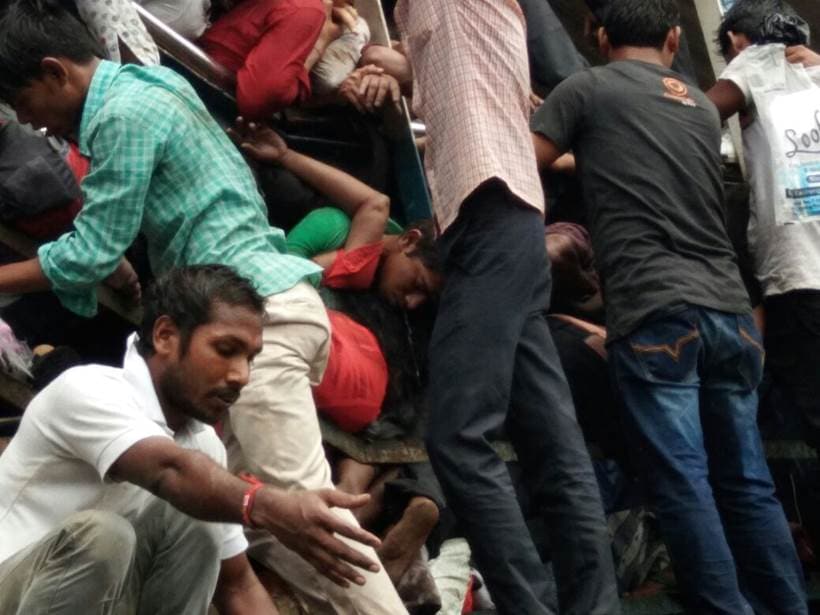elphinstone stampede, elphinstone station, Elphinstone station stampede, prabhadevi station stampede pics, mumbai local stampede, elphinstone pics, elphinestone railway station stampede, elphinestone stampede images, elphinestone station photos, indian express