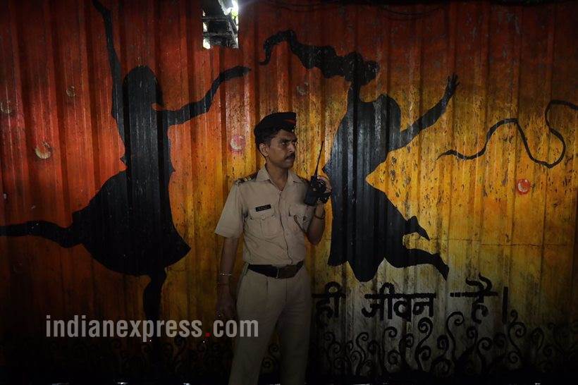 elphinstone stampede, elphinstone station, Elphinstone station stampede, prabhadevi station stampede pics, mumbai local stampede, elphinstone pics, elphinestone railway station stampede, elphinestone stampede images, elphinestone station photos, indian express