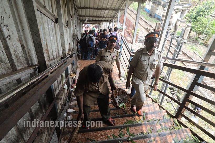 elphinstone stampede, elphinstone station, Elphinstone station stampede, prabhadevi station stampede pics, mumbai local stampede, elphinstone pics, elphinestone railway station stampede, elphinestone stampede images, elphinestone station photos, indian express
