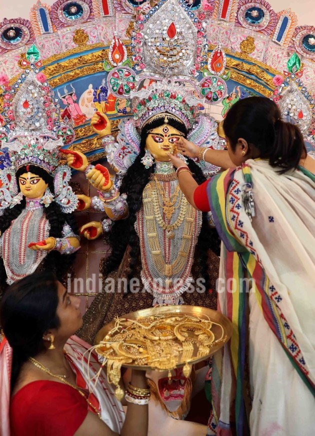 durga puja, durga puja 2017, navaratri, durga puja at bonedi bari, raj bari durga puja, kolkata royal family puja, durga puja photos, kolkata family durga pua indian express, indian express news