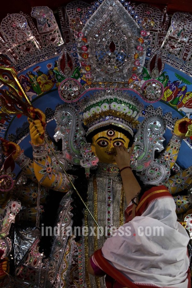 durga puja, durga puja 2017, navaratri, durga puja at bonedi bari, raj bari durga puja, kolkata royal family puja, durga puja photos, kolkata family durga pua indian express, indian express news