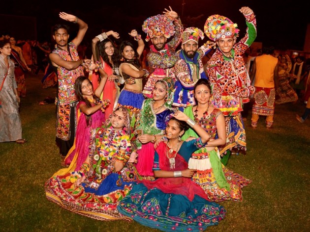 Garba, Dandiya, Garba night, Navratri, Maha Saptami, Saptami, Saptami Durga puja, Saptami Durga Pujo, durga puja, Navaratri 2017, Celebrating Navratri, festival of Navratri, people visiting temples on navratri, Indian express, Indian express news