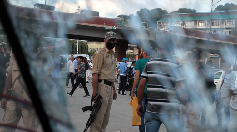 Srinagar: Four CRPF Personnel, Two Civilians Hurt In Multiple Grenade ...