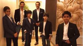 hrithik roshan, hrithik roshan sons, hrithik sons photo, hrithik roshan hrehaan hridhaan, hrithik hrehaan hridhan images,