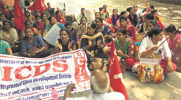 anganwadi workers strike, anganwadi supervisors protest, anganwadi unfair treatment protest, Centre of Indian Trade Unions, Manish Sisodia, delhi news, indian express news