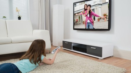 kids watching tv, kids addicted to tv, harmful effects of tv, harmful effects of TV in the bedroom, Indian express, Indian express news