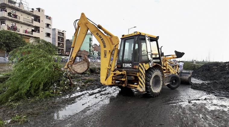 Okhla landfill, Delhi landfills, Ghaziapur landfill collapse, Delhi garbage sites closed, Waste pickers, Indian Express, Delhi news