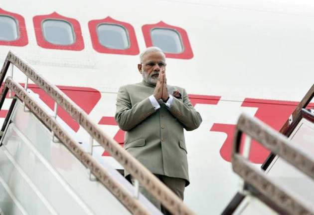 Narendra modi, PM Modi in myanmar, modi aung photos, modi myanmar photos, modi myanmar visit, Aung San Suu Kyi, Myanmar’s State Counsellor, indian express, latest photos