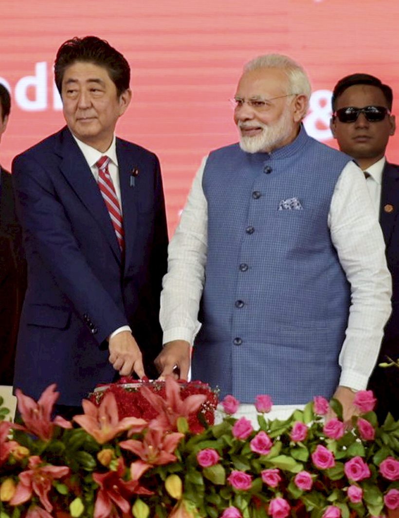 pm modi, shinzo abe, japan pm, abe in gujarat, shinzo abe pics, modi pics, shinzo abe photos, shinzo abe images, japanese prime minister, japan pm gujarat visit, modi pics, bullet train photos, indian express
