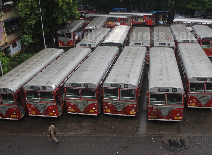 Mumbai rains, rains in mumbai, Mumbai rains, rains in Mumbai, Mumabai trains, local trians in Mumbai, Mumbai rains news, rains in Mumbai, traffic jams in mumabi, Mumbai news, latest news, India news, National news