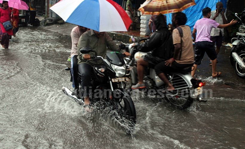Mumbai rains, rains in mumbai, Mumbai rains, rains in Mumbai, Mumabai trains, local trians in Mumbai, Mumbai rains news, rains in Mumbai, traffic jams in mumabi, Mumbai news, latest news, India news, National news
