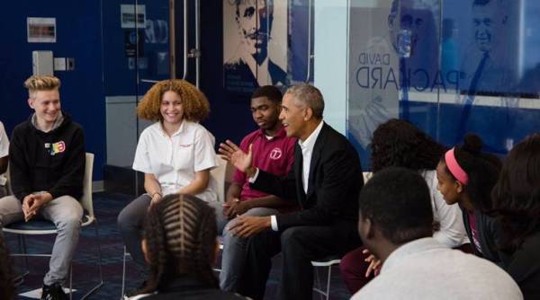 barack obama, obama, obama school visit, obama surprise school visit, obama surprise students, obama with student, world news, usa news, viral video, indian express