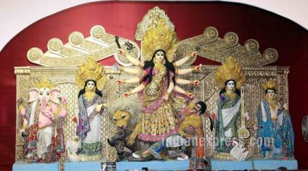 Durga Puja, Durga puja 2017, gold saree durga puja, durga idol gold sari, santosh mitra square, kolkata pandal gold sari idol, designer clothes Kolkata pujo pandal, kolkata unique themes, india news, kolkata news, durga puja news, durga puja photos,