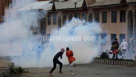 Jammu and Kashmir, Stone pelters, Kashmir stone pelters, first-time stone pelters, amnesty for stone-pelters, Mehbooba Mufti, Kashmir unrest, india news, Indian Express news