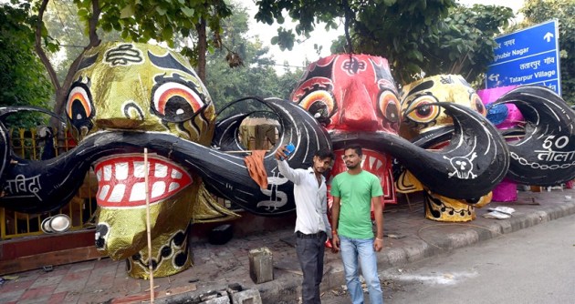 Dussehra, Vijayadashami, Ravana dahan, Ravana Effigies, Dasara, Navratri, Durga puja, Navratri festivals, Navratri days, Navratri night, Navratri Garba night, Navratri dress, Navratri costume, Indian festivals, Indian festivals season, Hindu culture, Hindi religion, Indian express, Indian express news