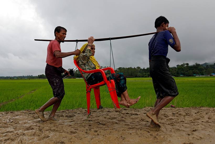 Rohingya muslims, myanmar, rakhine state, bangladesh, rohingya refugee pics, rohingya images, rohingya photos, latest photos from rohingya, rakhine conflict, rohingya muslim photo, myanmar genocide photos, indian express