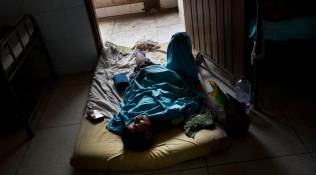 Bangladesh hospital struggles to cope with Rohingya wounds