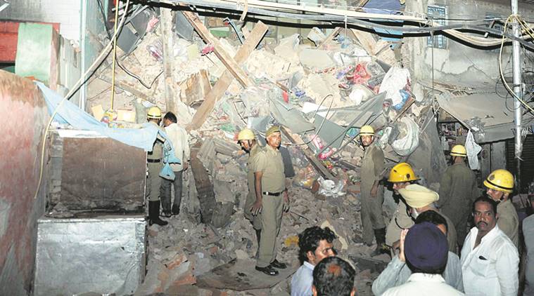 delhi building collapse, sadar bazar building collapse, delhi collapse, delhi police, delhi news, india news