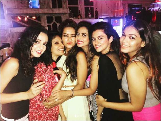 ridhi dogra, ridhi dogra sargun mehta, ridhi asha sargun friendship, sargun mehta girl gang, sargun mehta images