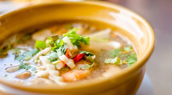 monsoon eating, infectious diseases, diet, unhealthy food, soup, corn, turmeric, coughing, congestion, Indian Express, Indian Express News