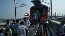 lucknow metro, lucknow metro first day, lucknow metro rail service, adityanath, akhilesh yadav, alambagh station, indian express news